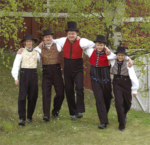 <br> Her kjem karan frå Nes og Flå!