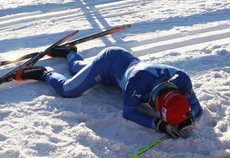 Utslitt skiløper etter Holmenkollen Skimaraton.