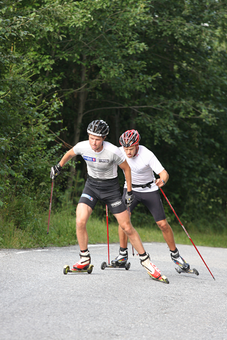 B&oslash;rre N&aelig;ss og Frode Andresen. Foto: Geir Nilsen / Langrenn.com.
