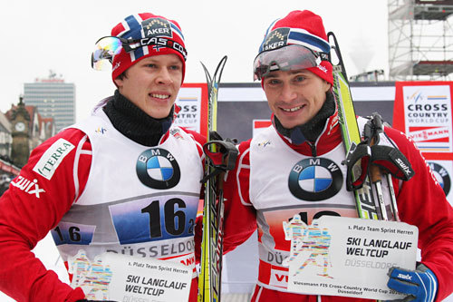 Anders Gløersen og Ola Vigen Hattestad etter seieren i team-sprinten i Düsseldorf 2010. Foto: Hemmersbach/NordicFocus.