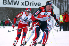 Justyna Kowalczyk i front med Marthe Kristoffersen like bak. Tour de Ski 4. etappe 2011. Foto: Hemmersbach/NordicFocus.