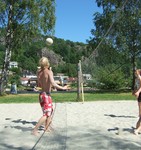 Vollyball nedenfor barneskolen