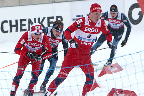 Magnus Moholt fremst i bildet i sprinten under U23-VM i Otepää 2011. Han krysset målstreken som bronsemedaljør. Foto: Erik Borg.