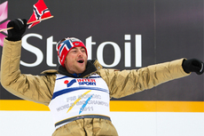Petter Northug etter gullet på 30 km med skibytte i Oslo-VM 2011. Foto: Laiho/NordicFocus. Petter Northug etter gullet på 30 km med skibytte i Oslo-VM 2011. Foto: Laiho/NordicFocus.