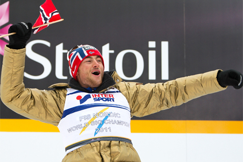 Petter Northug etter gullet på 30 km med skibytte i Oslo-VM 2011. Foto: Laiho/NordicFocus. Petter Northug etter gullet på 30 km med skibytte i Oslo-VM 2011. Foto: Laiho/NordicFocus.