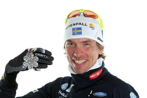 Johan Olsson med sin sølvmedalje etter stafetten under VM i Oslo 2011. Foto: Hemmersbach/NordicFocus.