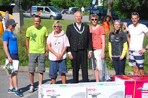 Premieutdeling i Olaf Skoglunds minnel&oslash;p. Fra venstre: Martin Johnsrud Sundby, Anders Aukland, Vibeke Skofterud, Simen &Oslash;stensen, Sandra Hansson og J&oslash;rgen Aukland. Foto: Grunde Olsen.