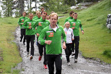 Bjørn Dæhlie kjører tre små bakkeintervaller med Team Xtra personell på Norefjell, juni 2011. Foto; Geir Nilsen/Langrenn.com.