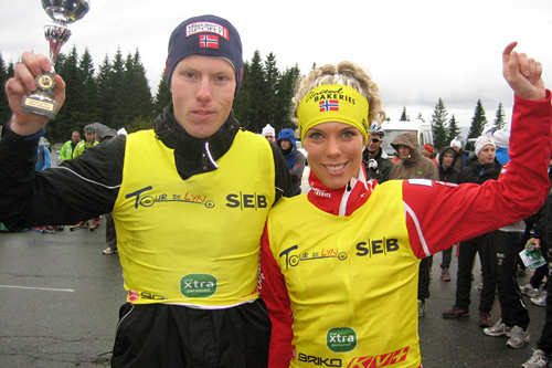 Mats Breda og Sandra Hansson etter seieren i Tour de Lyn 2011. Foto; Harald Fladseth / Toppidrettsveka.