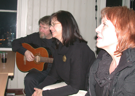 Tom,&nbsp;Laila&nbsp;og&nbsp;Eli&nbsp;i&nbsp;Kurantgården&nbsp;Rørosmartnan,&nbsp;2009,&nbsp;foto&nbsp;JSM
