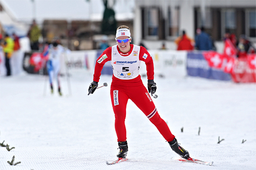 Karianne Gåsland Bjellånes på verdenscupen i Davos sesongen 2009/2010. Foto: Hemmersbach/NordicFocus.