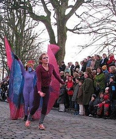 Danseren Stine Moen i kostyme laget av Rany Logesvari
