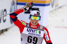 Marit Bjørgen sikret seieren i årets første verdenscup på Sjusjøen. Foto: Geir Nilsen/Langrenn.com.