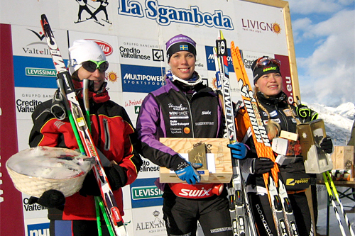 Sandra Hansson vant dameklassen i det 3 km lange rennet som erstattet avlyste La Sgambeda 2011. Fra venstre: Natalia Zernova (2), Sandra Hansson (1) og Lappi Terttu (3). Foto: Harald Fladseth.