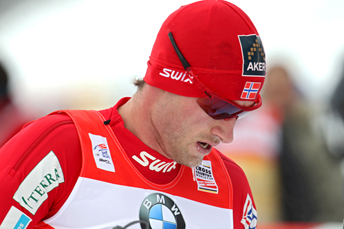 Petter Northug gikk for en sjeldens gang skyld et løp ikke helt i toppen under den 5. etappen av Tour de Ski i italinske Toblach 2012. Foto: Hemmersbach/NordicFocus.