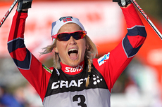 Therese Johaug på toppen av monsterbakken i Tour de Ski i Val di Fiemme 2012. Foto: Hemmersbach/NordicFocus.