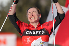 Justyna Kowalczyk på toppen av monsterbakken i Val di Fiemme etter å ha avgjort Tour de Ski 2011/2012. Foto: Hemmersbach/NordicFocus.