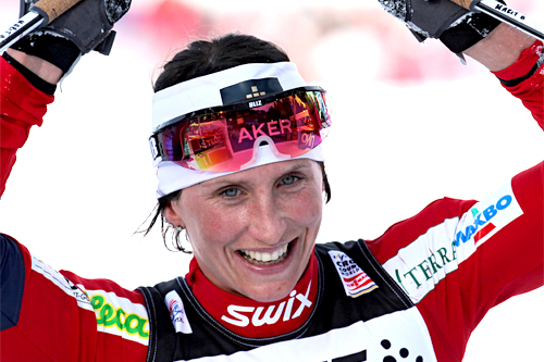 Marit Bjørgen på toppen av monsterbakken i Val di Fiemme etter å ha jobbet seg inn til 2. plass i Tour de Ski 2011/2012. Foto: Hemmersbach/NordicFocus.