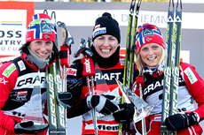 Tour de Ski 2011/2012 sammenlagt. Fra venstre: Marit Bjørgen (2), Justyna Kowalczyk (1) og Therese Johaug (3). Foto: Hemmersbach/NordicFocus.
