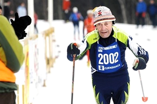 Bjarne Espås i kjent stil i Flyktningerennet 2010, der han var eldste deltaker. Det var han også i 2011. Foto: Bjørn Tore Ness/Namdalsavisa.