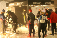 På de to første rennene av OBIK SkiGo karusellen 2012 har det vært stor tilstrømming til SkiGos smørehjelp. Foto: Erik Borg. På de to første rennene av OBIK SkiGo karusellen 2012 har det vært stor tilstrømming til SkiGos smørehjelp. Foto: Erik Borg.