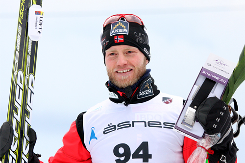 Martin Johnsrud Sundby sikret NM-gullet på 15 km fri teknikk i NM på Voss 2012. Foto: Geir Nilsen/Langrenn.com.