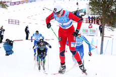 Junioren Sondre Turvoll Fossli kapret NM-sølvet i senior-sprinten på Voss 2012. Her har han akkurat forsert den ene av de hissige kneikene på Voss. Foto: Geir Nilsen/Langrenn.com.