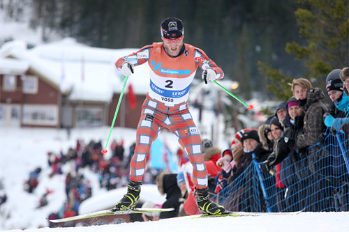 Martin Johnsrud Sundby på god vei mot NM-gullet på 30 km skiathlon i Voss 2012. Foto: Geir Nilsen/Langrenn.com.