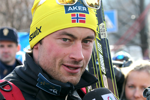 Petter Northug etter å ha tatt seg i mål på 10. plass i Marcialonga 2012. Foto: Hemmersbach/NordicFocus.