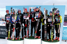 Stafett-pallen under NM på Voss 2012. Fra venstre: Leksvik IL (2. pl.) Byåsen IL 1. lag (1) og Byåsen IL 2. lag (3). Foto: Geir Nilsen/Langrenn.com.