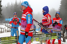 Russlands støtteapparat tester ski under Tour de Ski. Foto: Hemmersbach/NordicFocus. Russlands støtteapparat tester ski under Tour de Ski. Foto: Hemmersbach/NordicFocus.