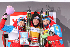 Kvinnepallen på sprinten i verdenscupen i  Moskva 2012. Fra venstre: Natalia Korosteleva (2), Justyna Kowalczyk (1) og Anastasia Dotsenko. Foto: Hemmersbach/NordicFocus.