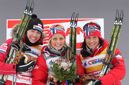 Seierspallen på 15 km skiathlon i Rybinsk 2012. Fra venstre: Justyna Kowalczyk (2), Therese Johaug (1) og Marit Bjørgen (3). Foto: Hemmersbach/NordicFocus.