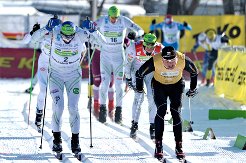 Jerry Ahrlin, til venstre i bildet, og Stanislav Rezac, med Jørgen Aukland like bak, spurter om seieren i König Ludwig Lauf 2012. I mål ble de nr. 2, 1 og 3. Foto: Felgenhauer/NordicFocus.