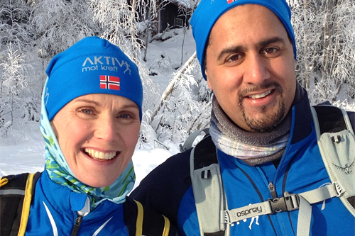 Abid Raja og Bente Skari stiller til start for Aktiv mot Kreft . Foto: Skiforeningen. Abid Raja og Bente Skari stiller til start for Aktiv mot Kreft . Foto: Skiforeningen.