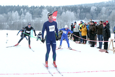 Ragnar Bragvin Andresen krysser målstreken i Kollmila på raske 21:44. Ragnar Bragvin Andresen krysser målstreken i Kollmila på raske 21:44.
