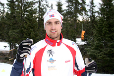 Emil Søbak Gundersen tester ski og utstyr i Natrudstilen ved Sjusjøen. Foto: Geir Nilsen/Langrenn.com.