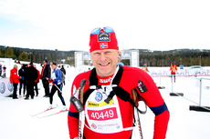 Åge Skinstad etter å ha gått inn til 3. plass for Team Toten Treningssenter - Norgeshus i StafettBirken 2012. Foto: Geir Nilsen/Langrenn.com.