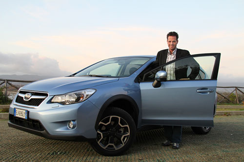 Stian Thrane med en Subaru XV. Stian Thrane med en Subaru XV.