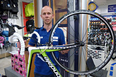 Glenn Tjernø hos Intersport Gjøvik. Foto: Petter Soleng Skinstad.