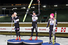 Timo André Bakken øverst på seierspallen i SprintSki over 100 meter på Bislett 2012. Til venstre i bildet Magnus Frodahl (2. plass) og til høyre Robin Bryntesson (nr. 3). Foto: Geir Nilsen/Langrenn.com.