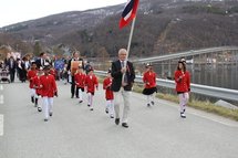 Flaggbærer Arild Åkenes
