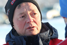 Geir Otto Julius Dalvik synes at mange barn og unge har alt for mange par ski og i alt for liten grad smører dem selv. Foto: Erik Borg.