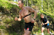 Kent Ove Clausen satser på sprinten og er spesielt god på den klassiske varianten, og ei medalje er målet på VM i Italia. Her kjører han på under Team Veidekkes mai-samling i Oslo, like bak følger Ole-Marius Bach. Foto: Erik Borg.