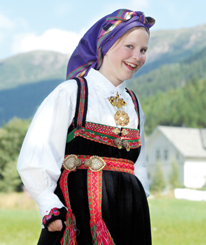 <br> Kvinnebunad fra Setesdal