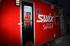 Swix sin service-vogn ute i felten. Foto: Geir Nilsen/Langrenn.com. Swix sin service-vogn ute i felten. Foto: Geir Nilsen/Langrenn.com.