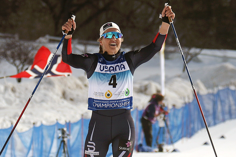 Lotta Udnes Weng går jublende over målstreken som gullvinner på skiathlon under U23-VM i Park City 2017. Foto: Erik Borg. Lotta Udnes Weng går jublende over målstreken som gullvinner på skiathlon under U23-VM i Park City 2017. Foto: Erik Borg.