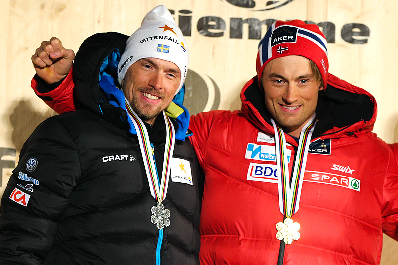 Johan Olsson (t.v.) og Petter Northug tok henholdsvis sølv og gull på 15-kilometeren under VM i Val di Fiemme 2013. Foto: Laiho/NordicFocus. Johan Olsson (t.v.) og Petter Northug tok henholdsvis sølv og gull på 15-kilometeren under VM i Val di Fiemme 2013. Foto: Laiho/NordicFocus.