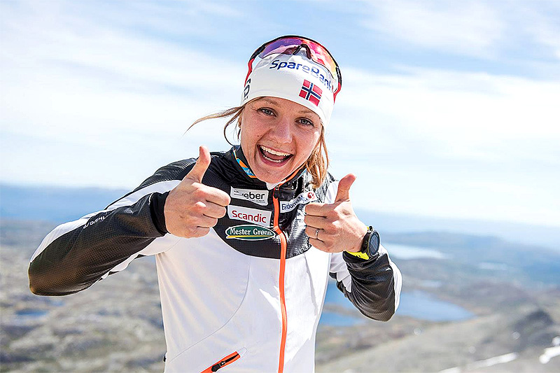Maiken Caspersen Falla på Gaustatoppen etter Viking Challenge 2017, der hun endte på fjerdeplass. Foto: Vegard Breie Photography. Maiken Caspersen Falla på Gaustatoppen etter Viking Challenge 2017, der hun endte på fjerdeplass. Foto: Vegard Breie Photography.