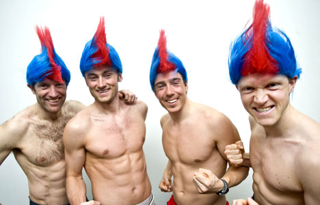 Odd-Bjørn Hjelmeset, Petter Northug, Eldar Rønning og Tore Ruud Hofstad er tøff i trynet før stafetten. Foto: Geir Olsen Odd-Bjørn Hjelmeset, Petter Northug, Eldar Rønning og Tore Ruud Hofstad er tøff i trynet før stafetten.